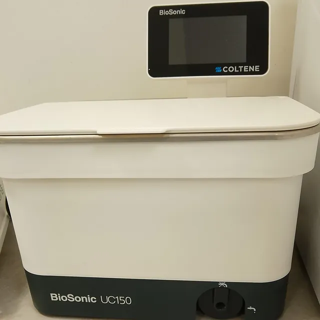 BioSonic UC150 ultralydvasker fra Coltene for rengjøring av tannlegeinstrumenter.